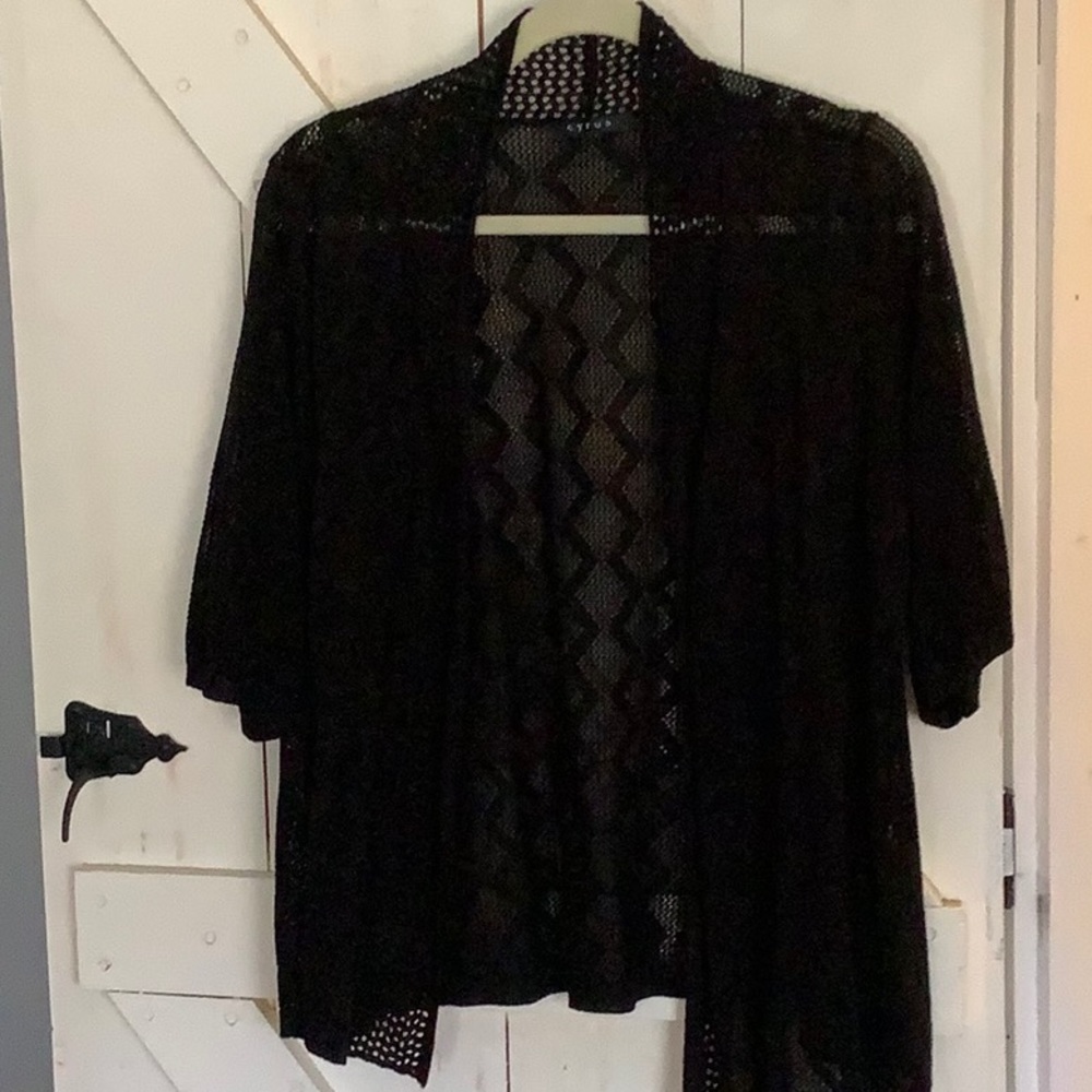 Black sweater mid length sleeve